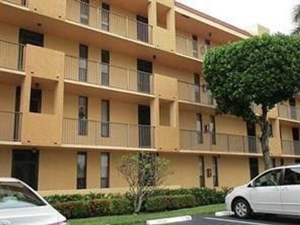 6010 CORAL LAKE Drive, Unit 110, Margate, FL 33063