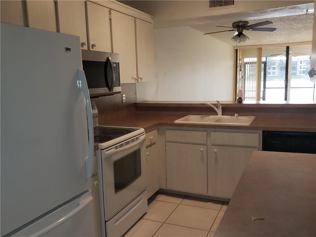 6010 Coral Lake Drive, Unit 110, Margate, FL 33063 Photo