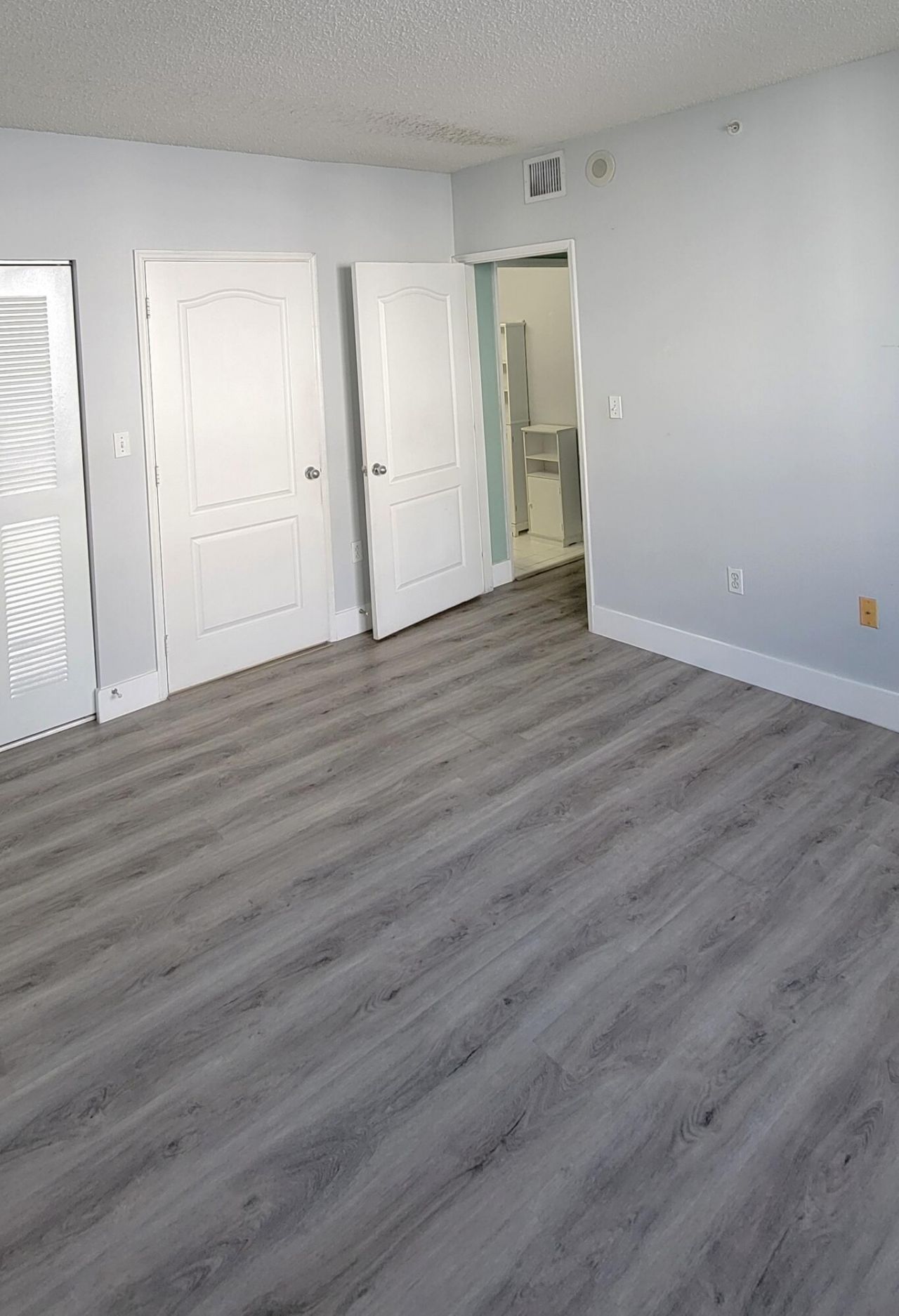 5099 NW 7th Street, Unit 902, Miami, FL 33126 Photo