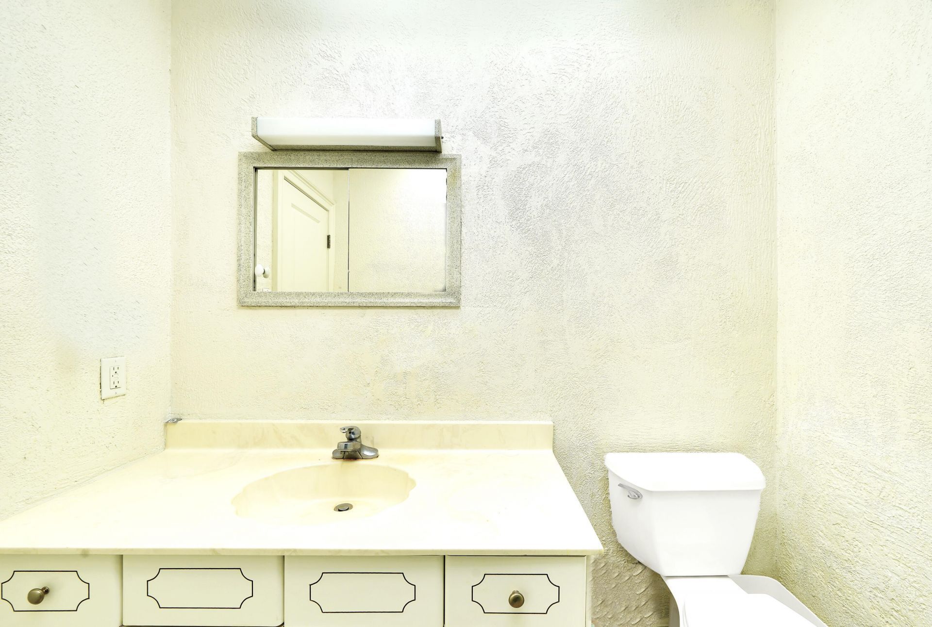 2701 Middle River Drive, Unit 11, Fort Lauderdale, FL 33306 Photo