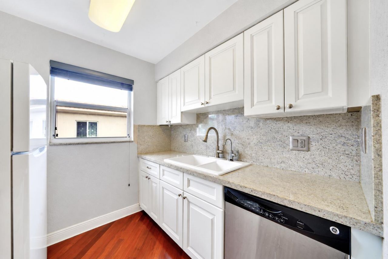 2701 Middle River Drive, Unit 11, Fort Lauderdale, FL 33306 Photo