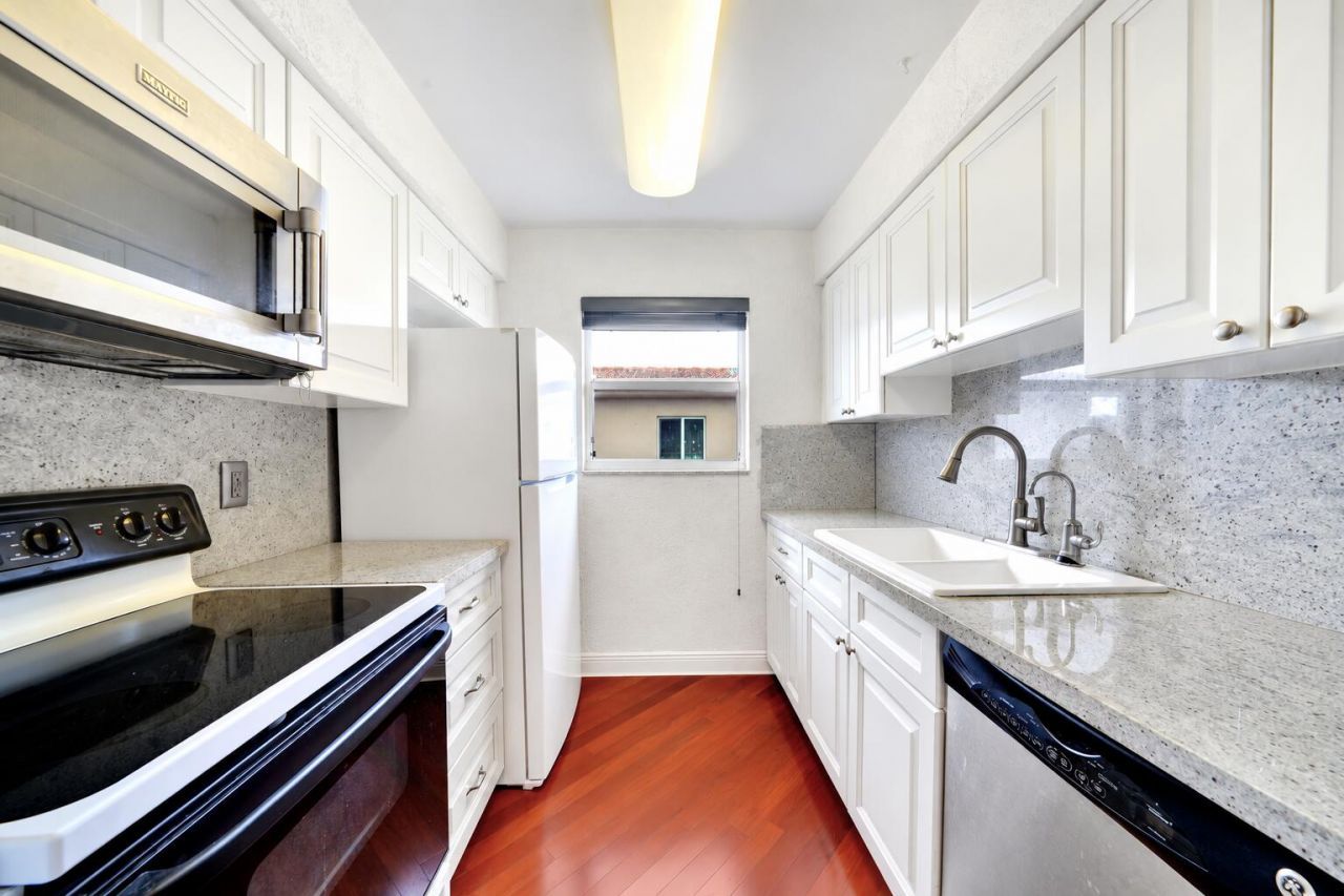 2701 Middle River Drive, Unit 11, Fort Lauderdale, FL 33306 Photo