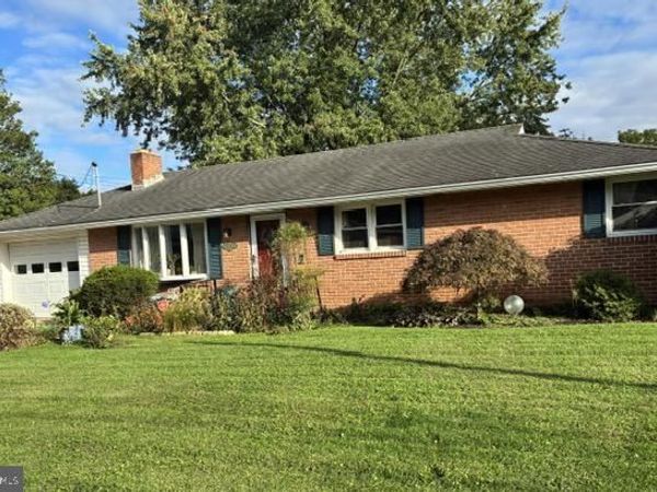 2018 PINEVIEW DRIVE, YORK, PA 17408