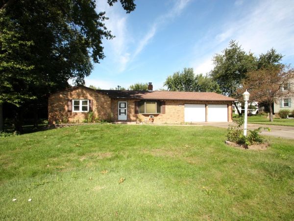 5410 Surrey Drive , Bettendorf, IA 52722