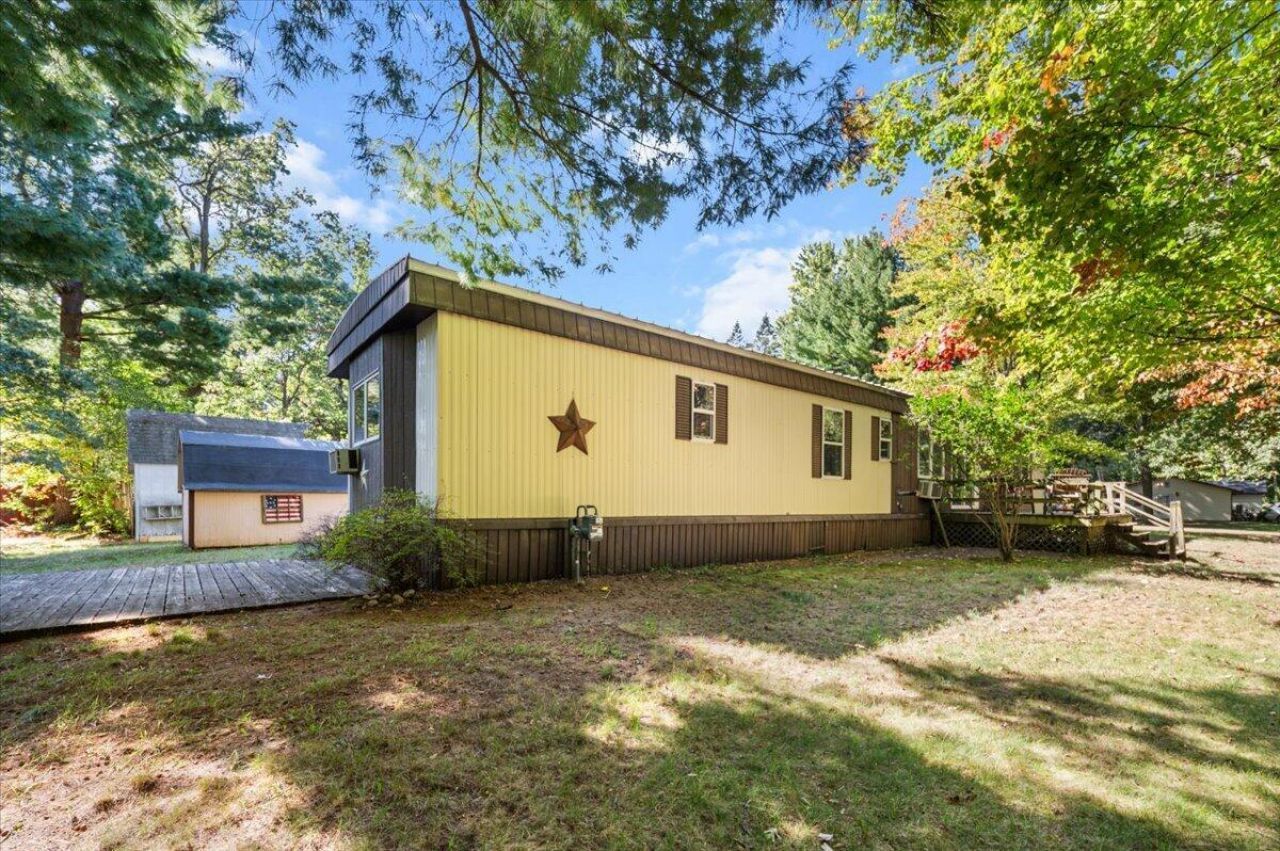 7650 E Lake Drive, Newaygo, MI 49337 Main Photo