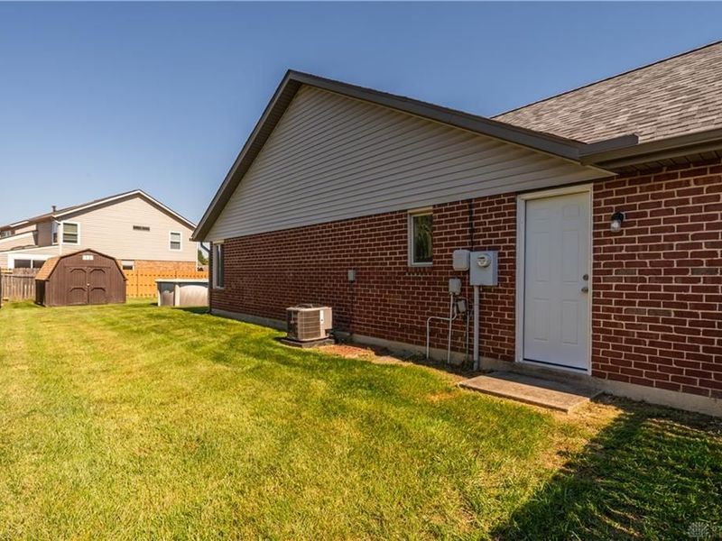 8030 Chipgate Court, Huber Heights, OH 45424 Photo 31