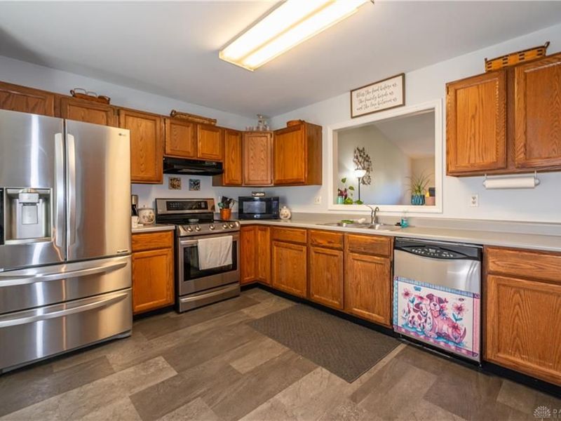 8030 Chipgate Court, Huber Heights, OH 45424 Photo 5