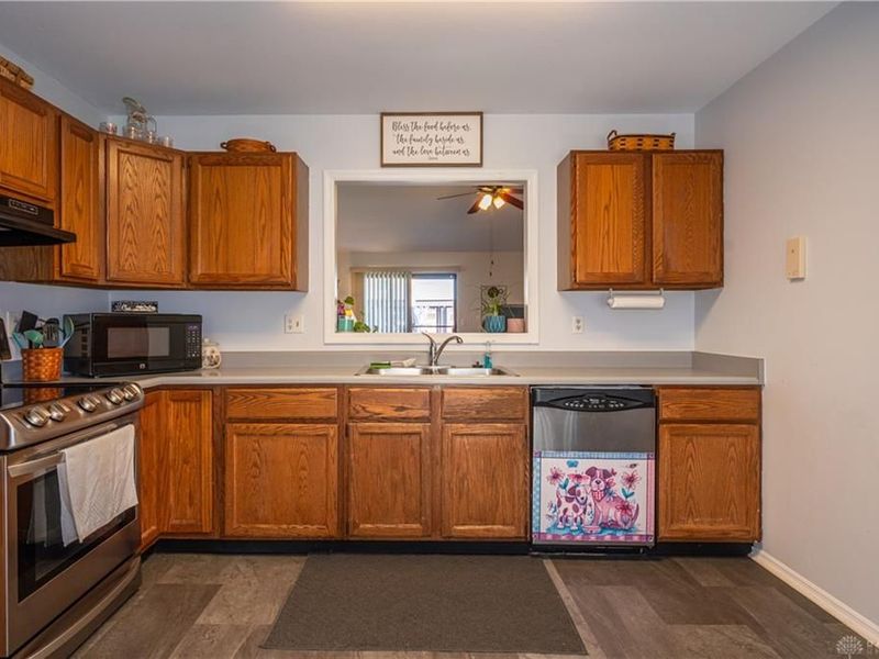 8030 Chipgate Court, Huber Heights, OH 45424 Photo 6