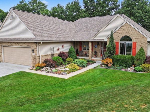 6900 Wellington Drive, Dexter, MI 48130