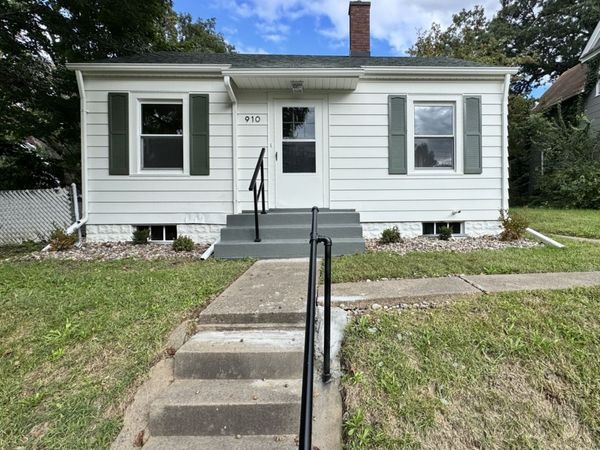 910 25th Street , Moline, IL 61265