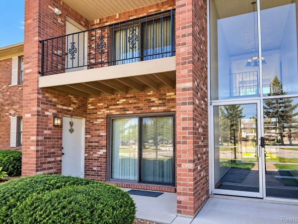 15153 Seagull Drive, Sterling Heights, Mi 48313
