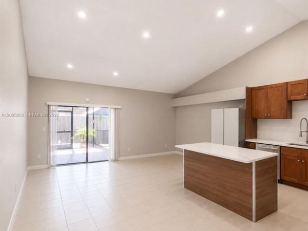 7466 NW 34th St , Lauderhill, FL 33319