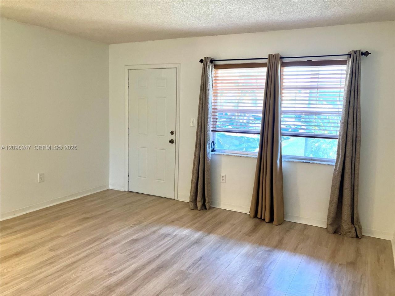 20275 NE 2nd Ave , Unit 7, Miami, FL 33179 Photo