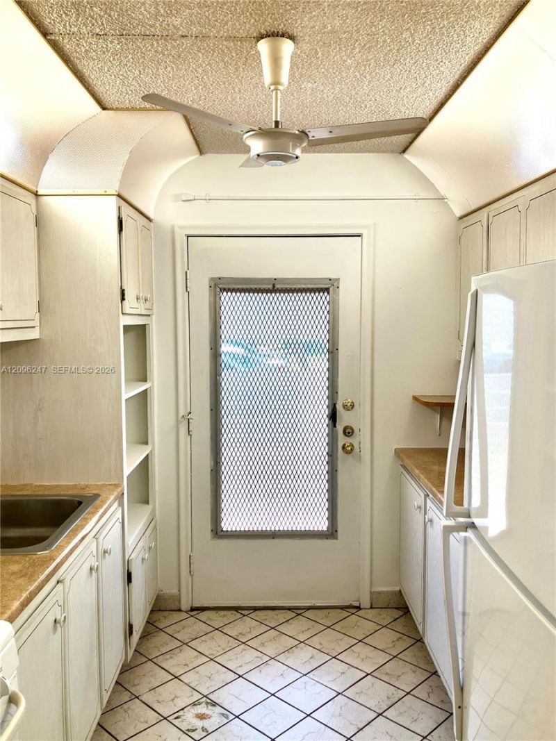 20275 NE 2nd Ave , Unit 7, Miami, FL 33179 Photo