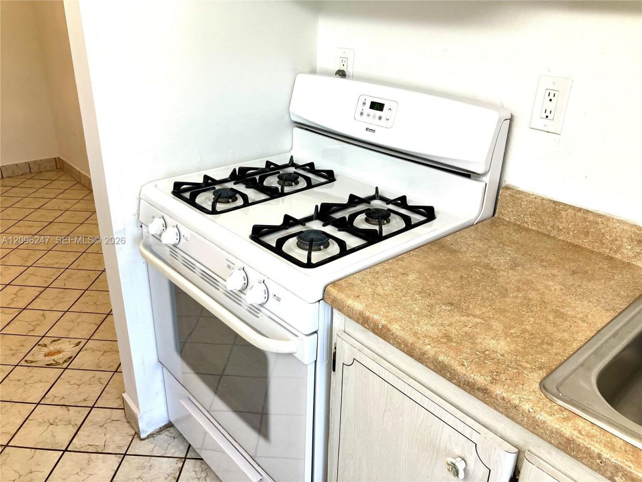 20275 NE 2nd Ave , Unit 7, Miami, FL 33179 Photo