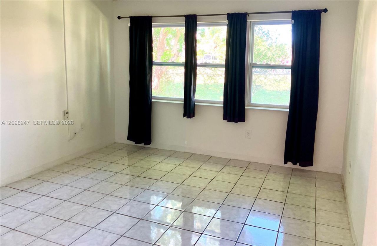20275 NE 2nd Ave , Unit 7, Miami, FL 33179 Photo