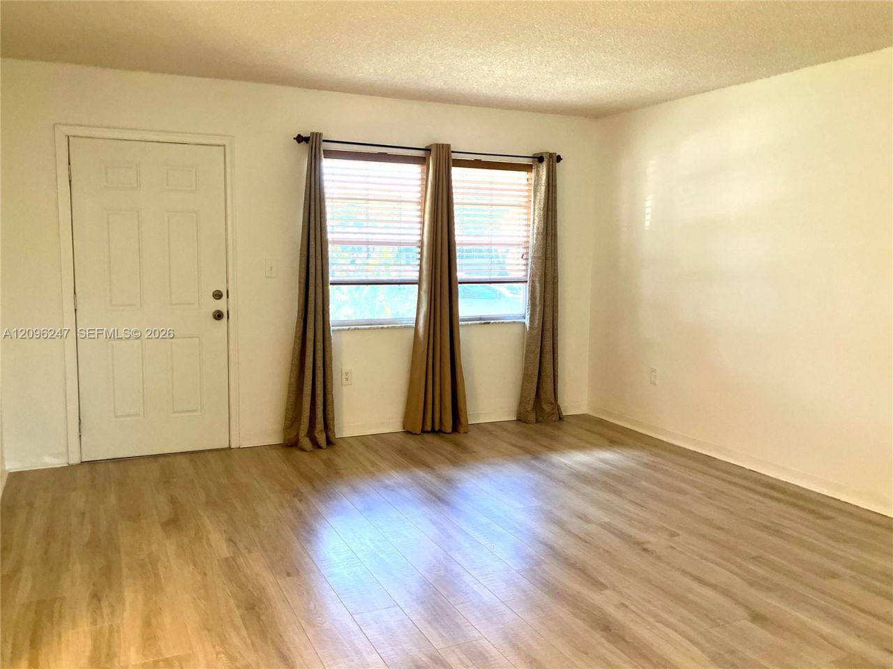 20275 NE 2nd Ave , Unit 7, Miami, FL 33179 Photo