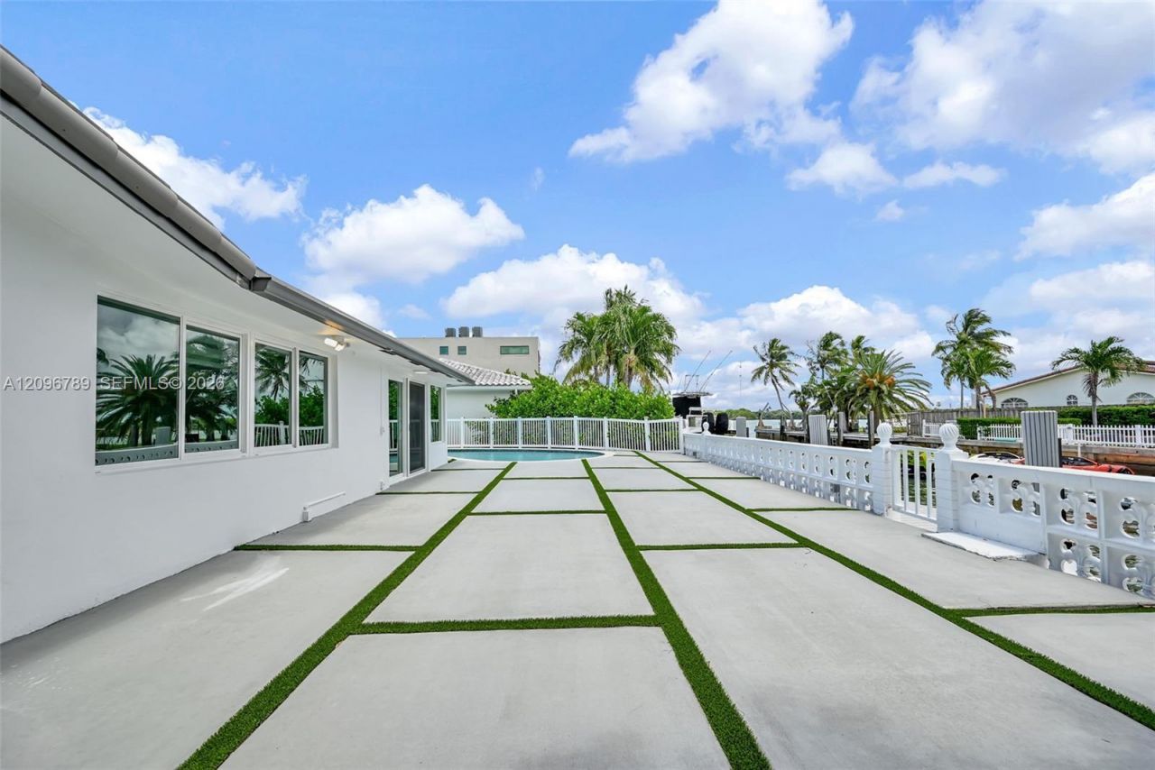 1250 NE 82nd St , Miami, FL 33138 Photo