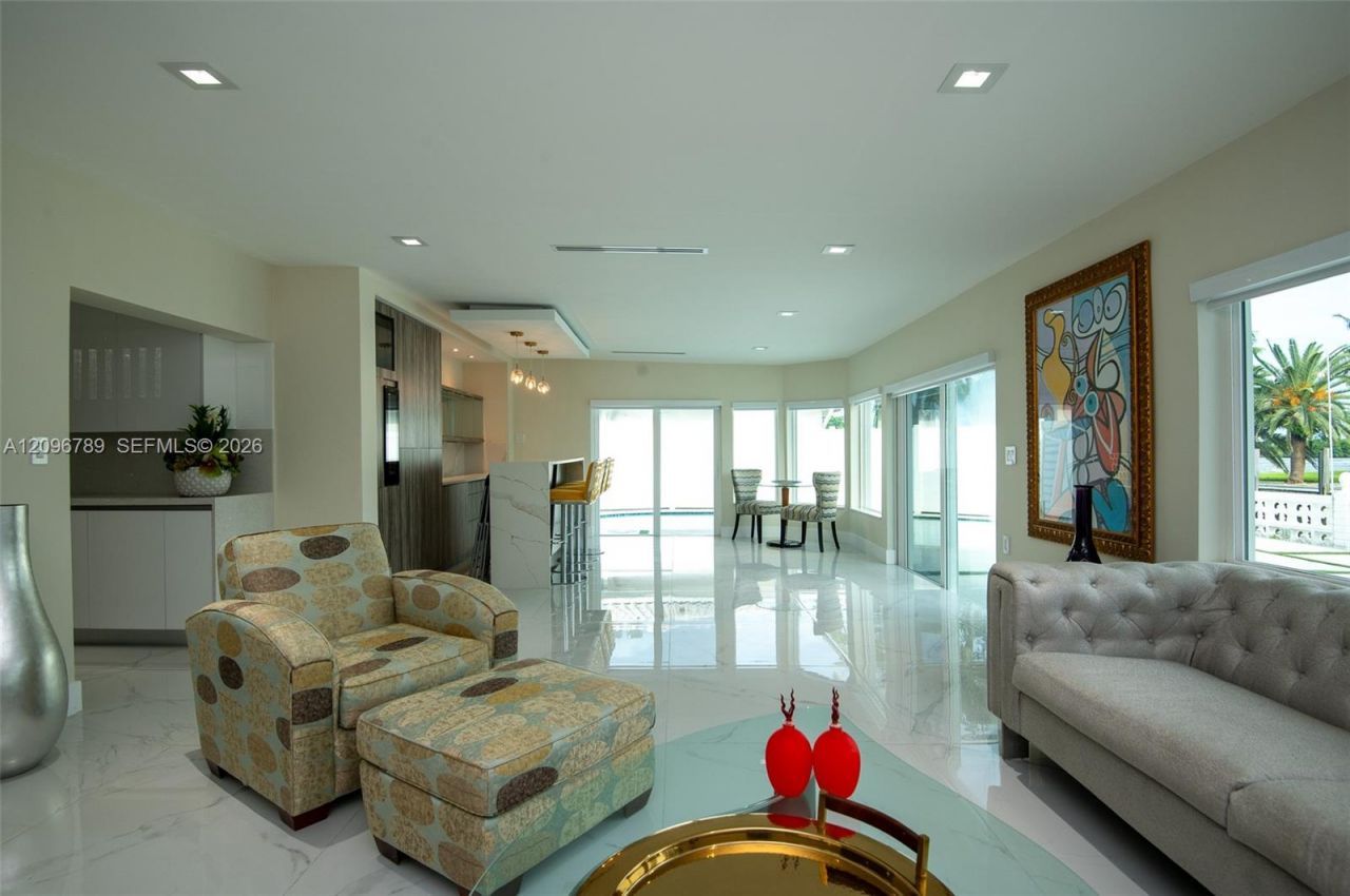 1250 NE 82nd St , Miami, FL 33138 Photo