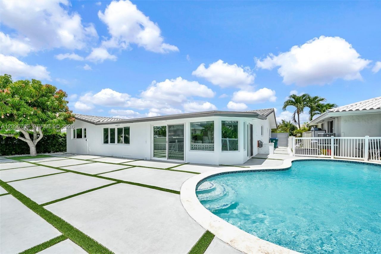 1250 NE 82nd St , Miami, FL 33138 Photo