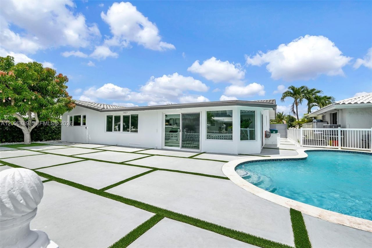 1250 NE 82nd St , Miami, FL 33138 Photo