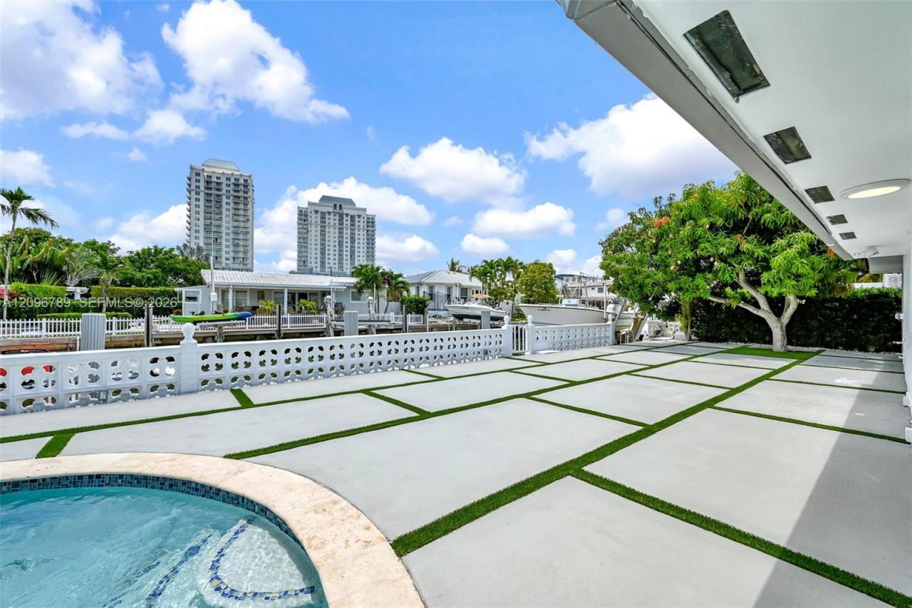 1250 NE 82nd St , Miami, FL 33138 Photo