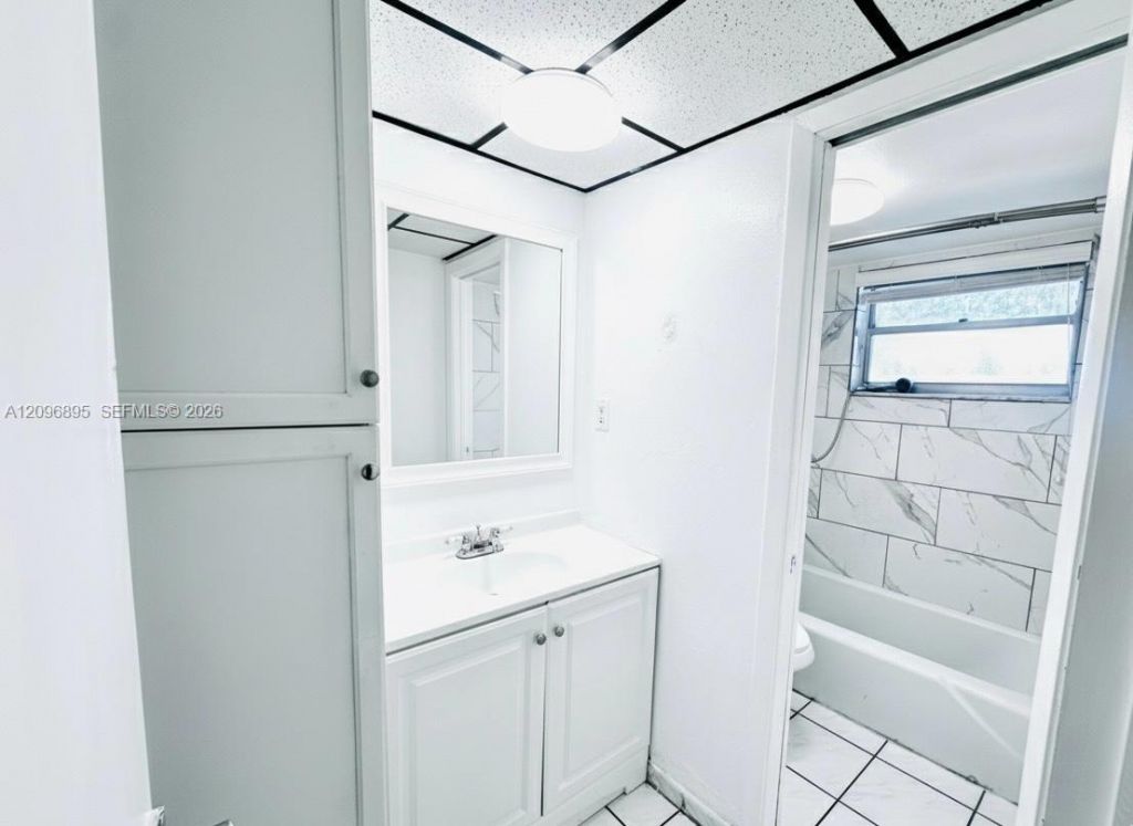 1750 W 46th St , Unit 535, Hialeah, FL 33012 Photo