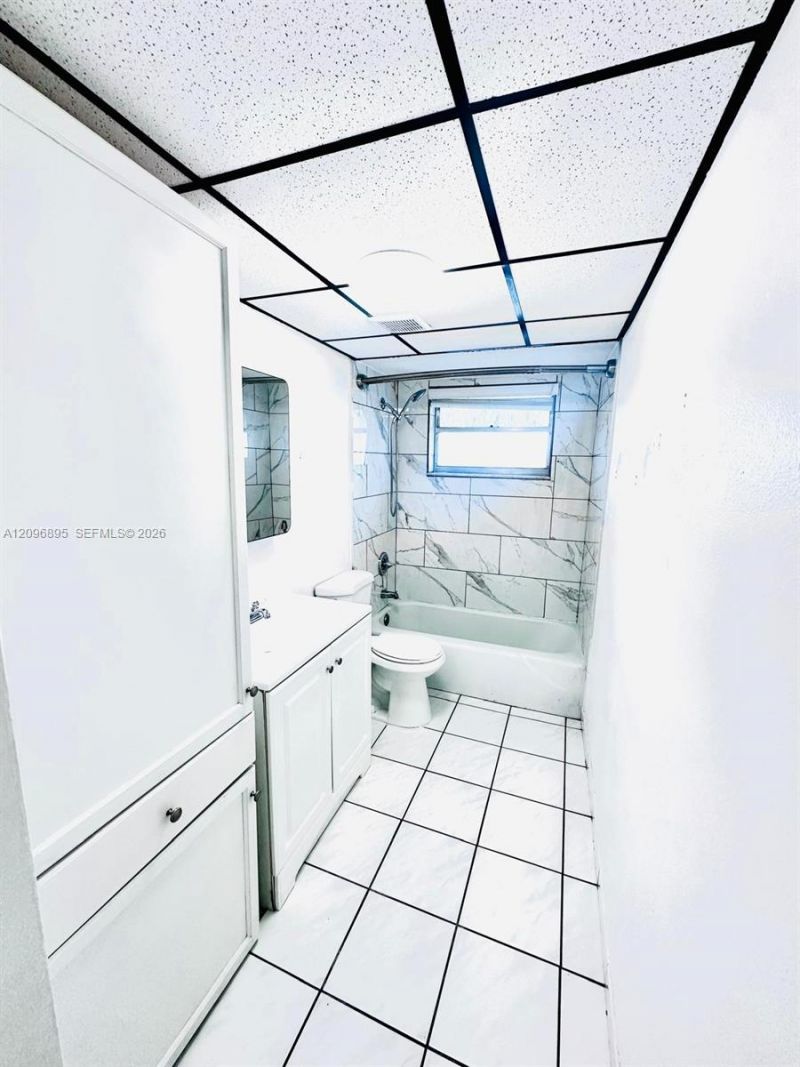 1750 W 46th St , Unit 535, Hialeah, FL 33012 Photo