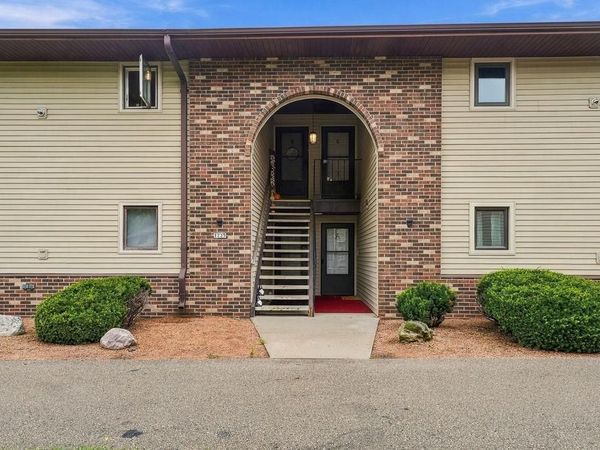 1735 MARICOPA DRIVE, Unit A, Oshkosh, WI 54904