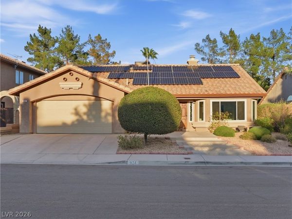 924 Sitting Bull Drive , Henderson, NV 89014