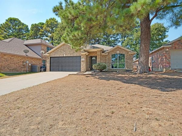 536 Cross Ridge Circle N, Fort Worth, TX 76120