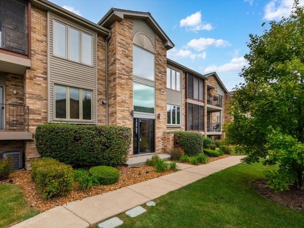 15727 Ravinia Avenue , Unit 2E, Orland Park, IL 60462