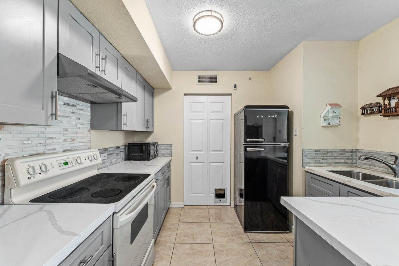 603 Villa Circle, Boynton Beach, FL 33435 Photo