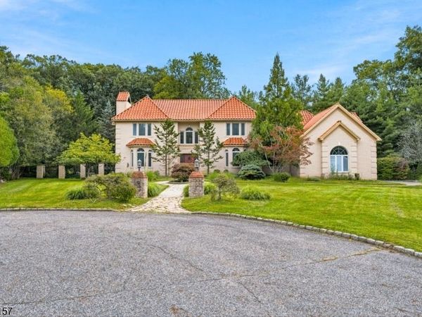 1 Dimmig Ct, Upper Saddle River, NJ 07458
