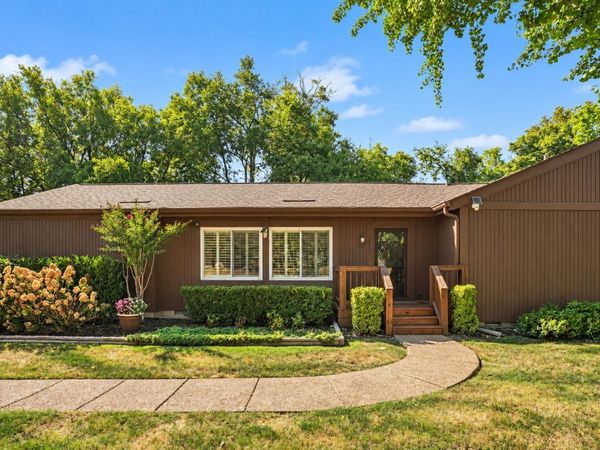 562 Doral Country Dr, Nashville, TN 37221