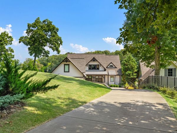 638 Pinegrove Dr , Muscle Shoals, AL 35661