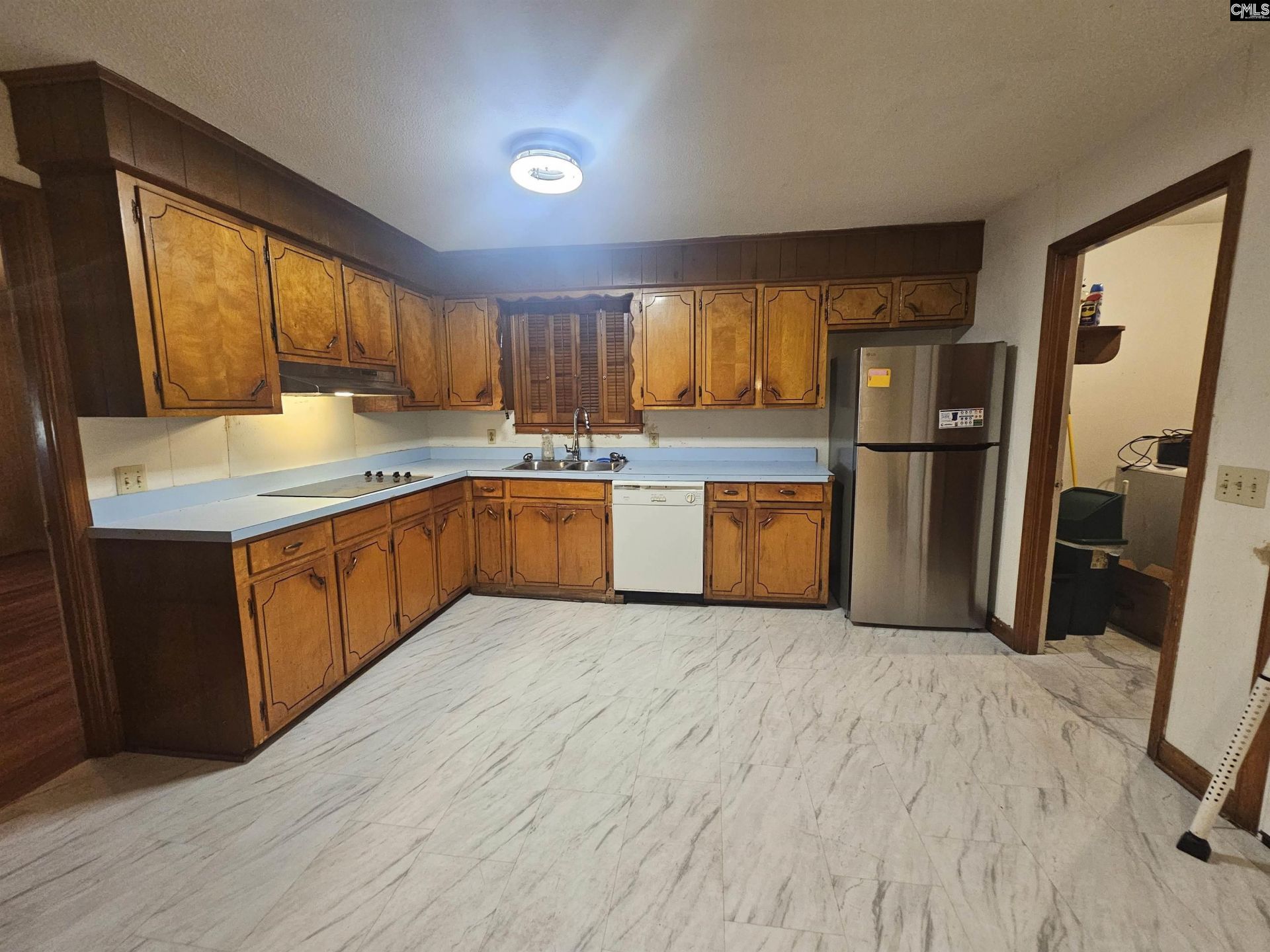 1 Broadmore Street  Photo 11