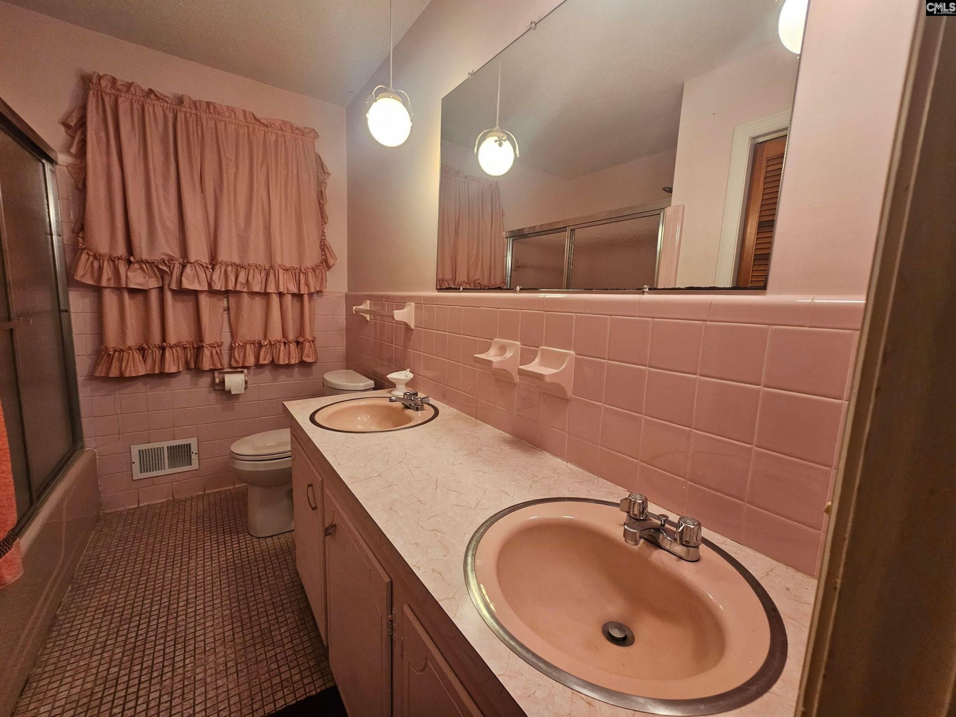 1 Broadmore Street  Photo 13