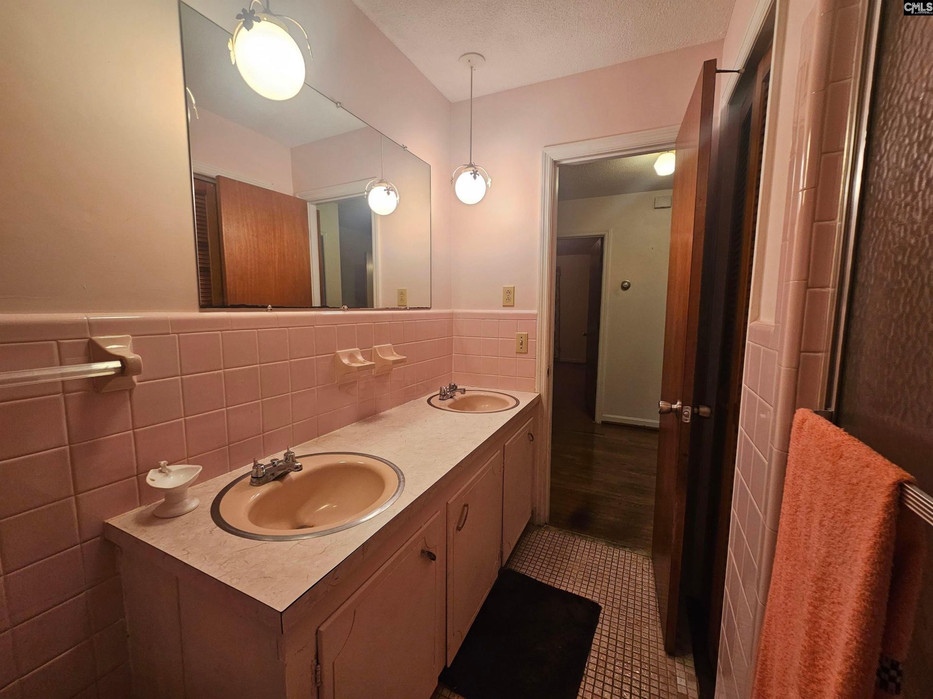 1 Broadmore Street  Photo 14