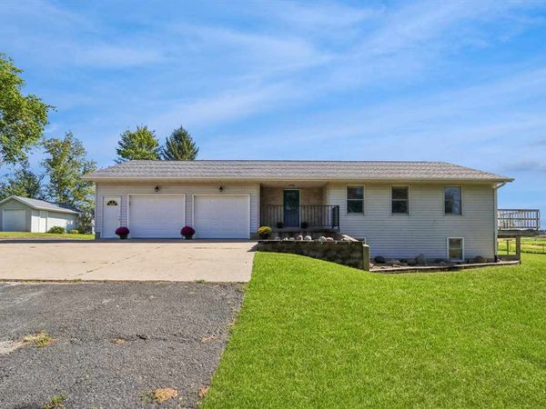 2826 W Avenue, Parnell, IA 52325