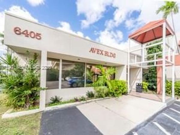 6405 NW 36th St , Virginia Gardens, FL 33166