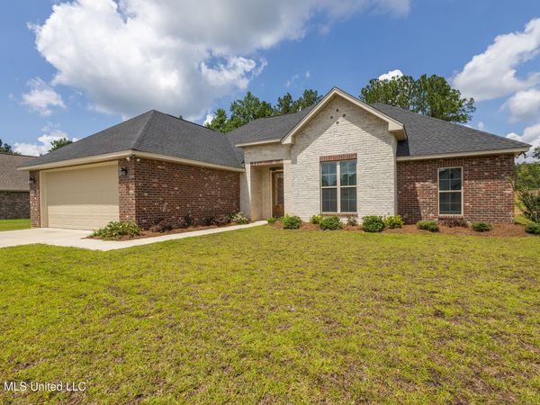 8 Silverstone, Petal, MS 39465