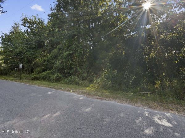 Seal Avenue, Pass Christian, MS 39571