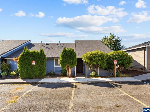 350 NE Evergreen #4 Ct, Dallas, OR 97338