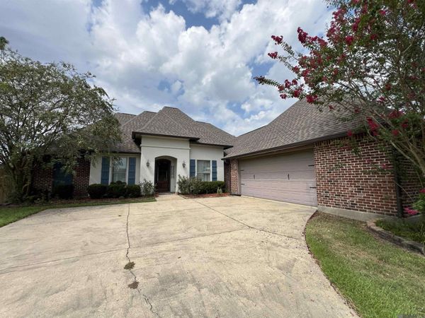 7335 Oakview Dr, Zachary, LA 70791