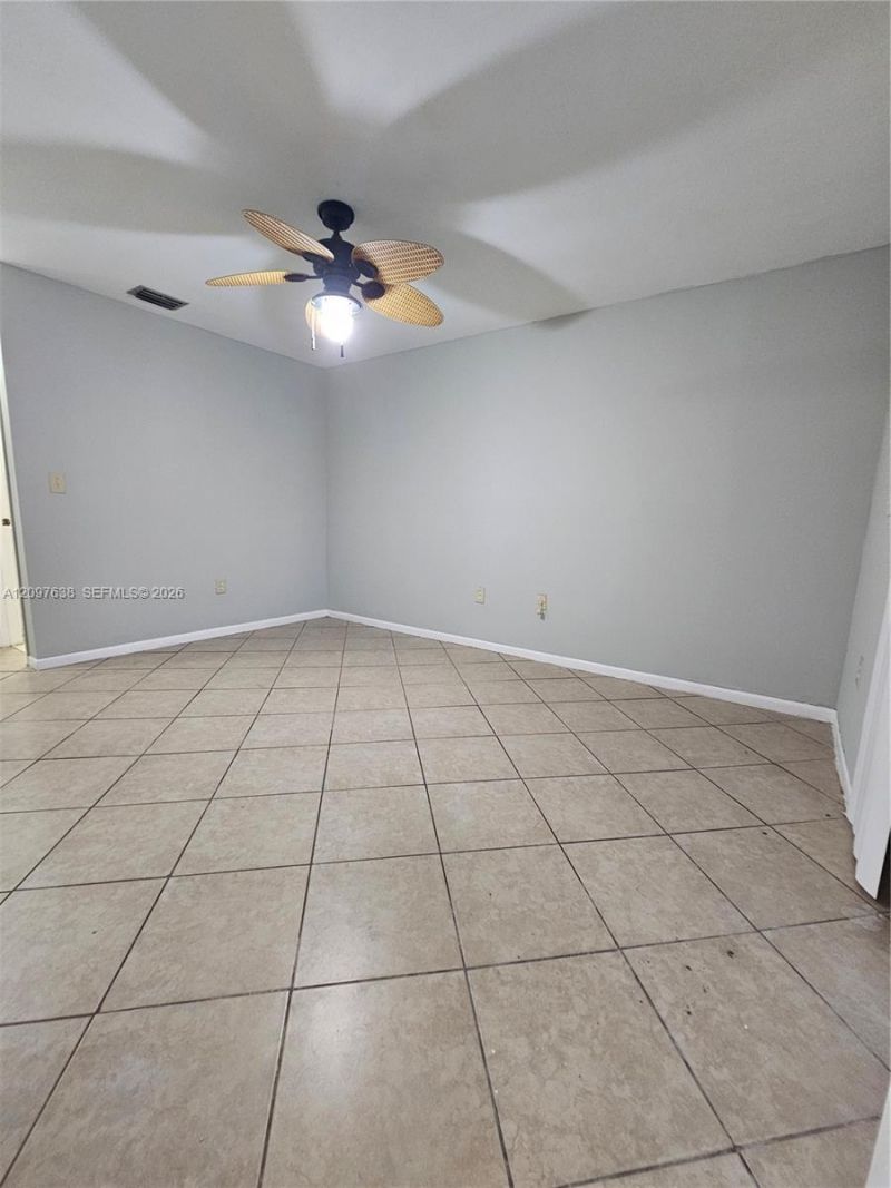 809 NE 214th Ln , Unit 2, Miami, FL 33179 Photo