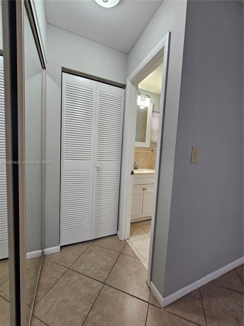 809 NE 214th Ln , Unit 2, Miami, FL 33179 Photo
