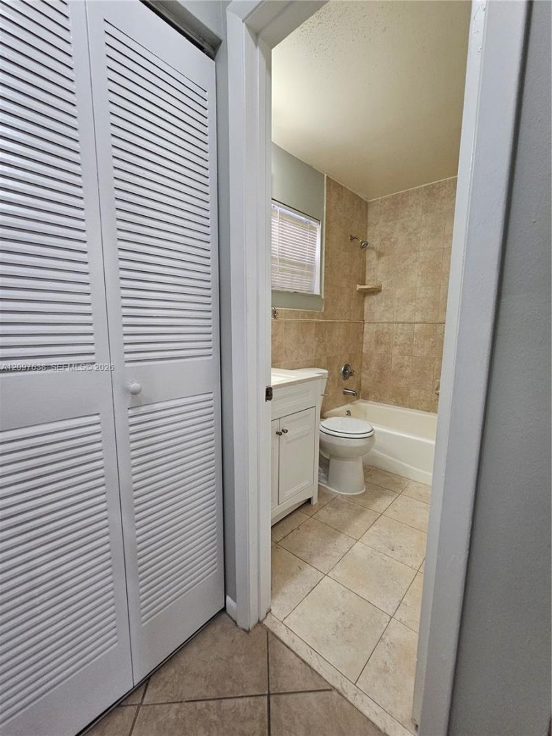 809 NE 214th Ln , Unit 2, Miami, FL 33179 Photo