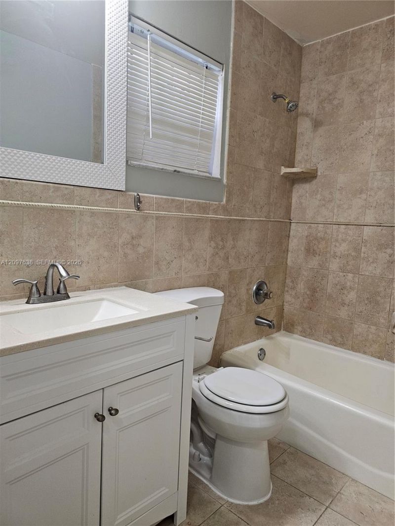 809 NE 214th Ln , Unit 2, Miami, FL 33179 Photo