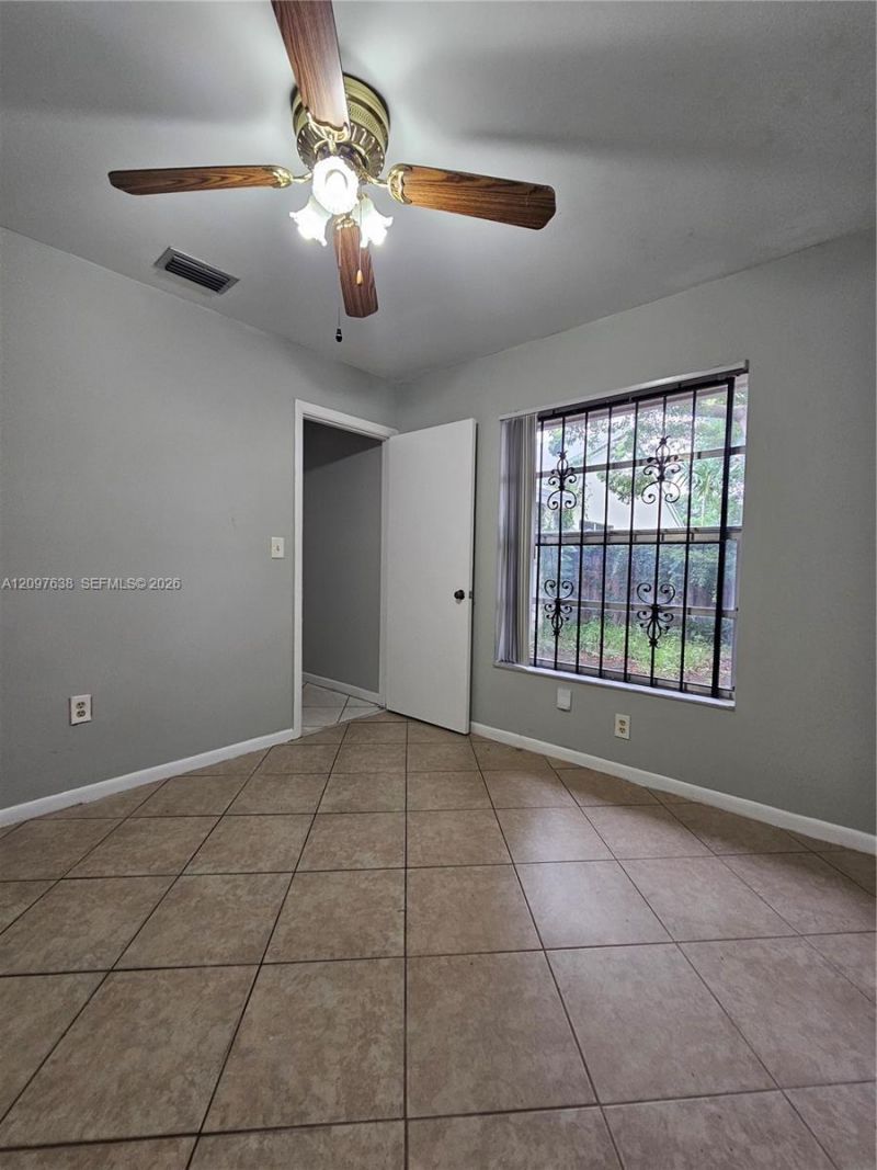 809 NE 214th Ln , Unit 2, Miami, FL 33179 Photo